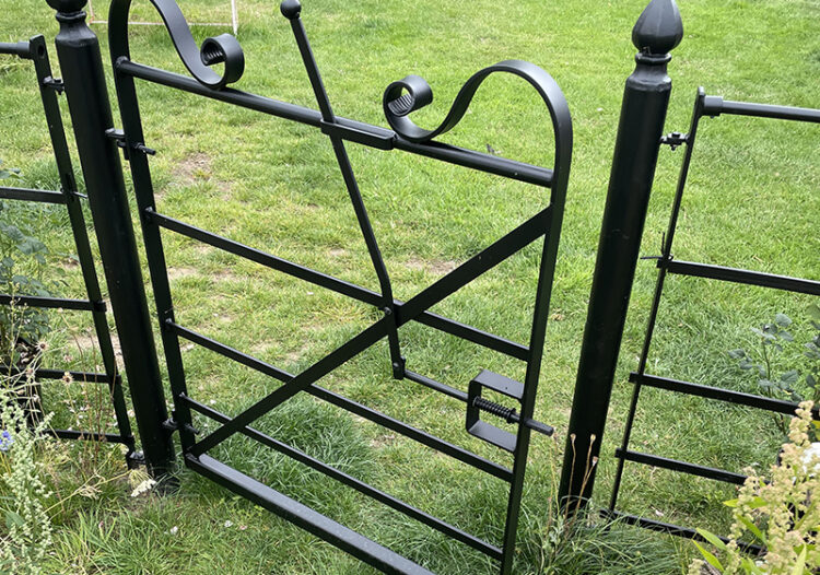 5 bar pedestrian gate with scroll top detail and hunting latch