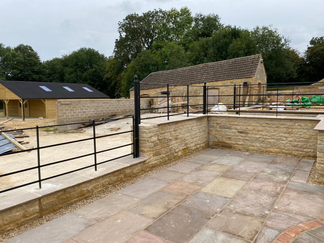 stepped estate fencing on wall