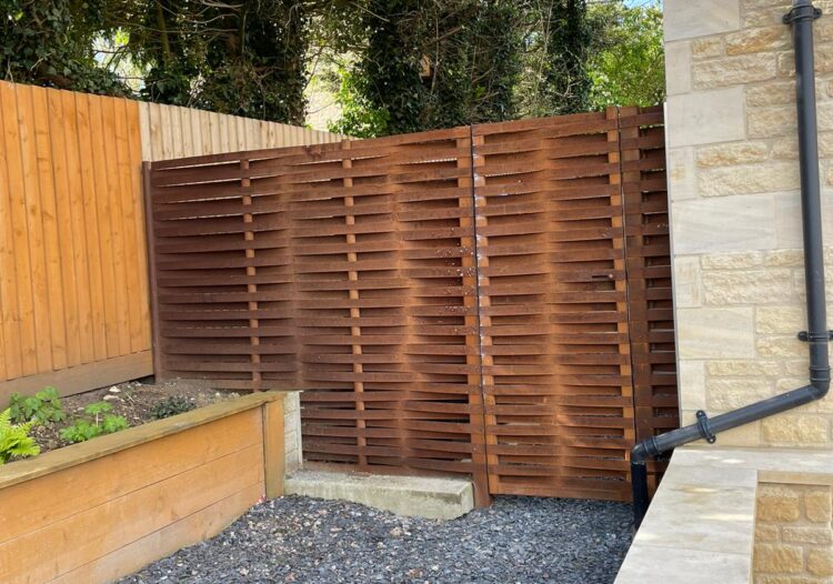 Stepped woven fence with incorporated gate