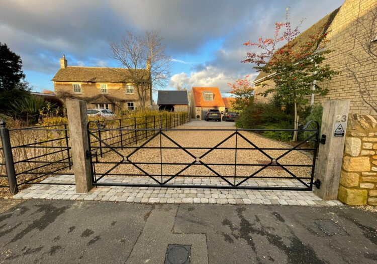 estate gates, 3.6m scroll top gate