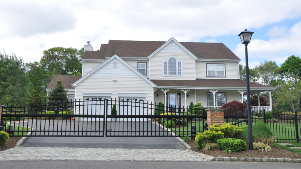 How to Choose a Fence That Matches Your Home Style